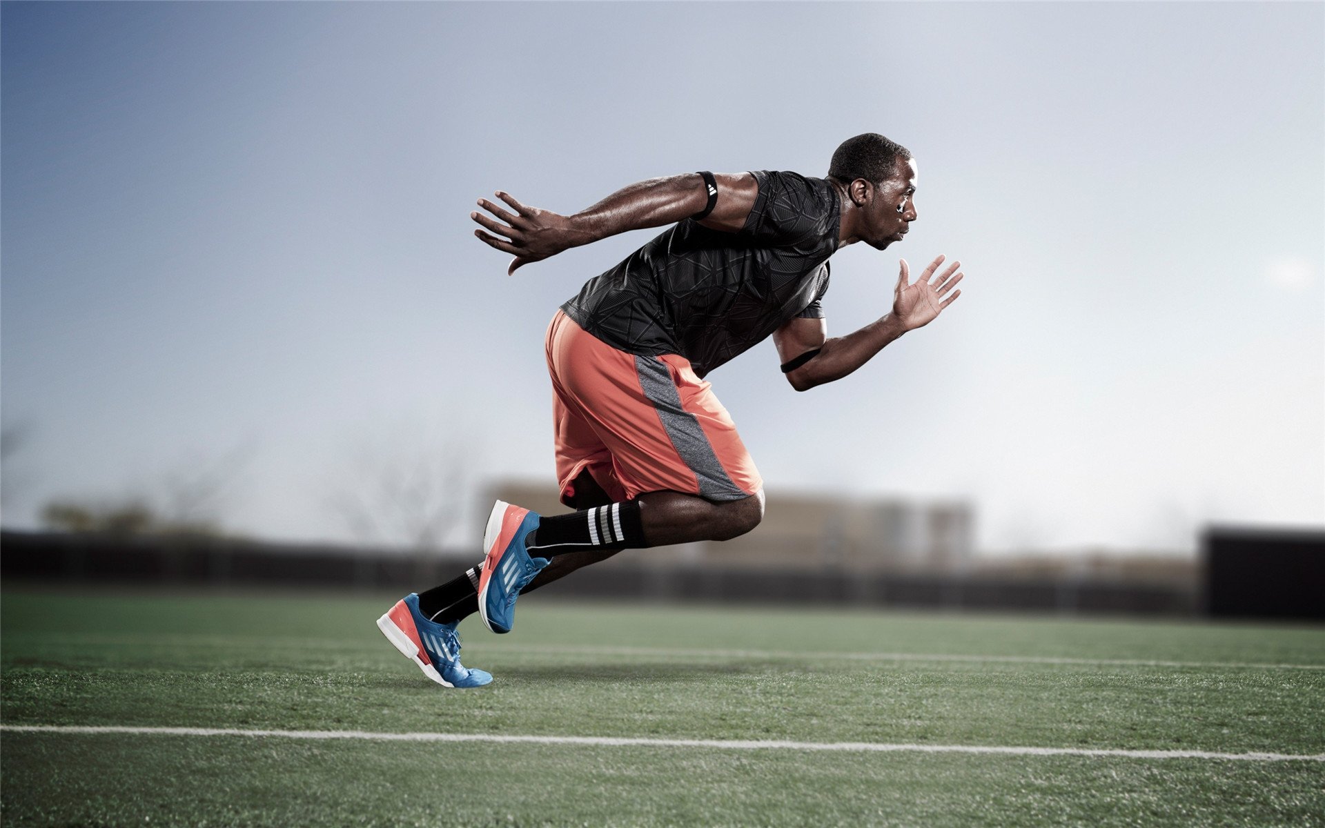 乐鱼体育官网-利物浦锋线再度爆发,萨拉赫梅开二度,利物浦续约萨拉赫