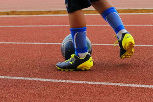 乐鱼体育入口-哈兰德梅开二度、安东尼MVP!多场大战精彩纷呈,哈兰德和梅西